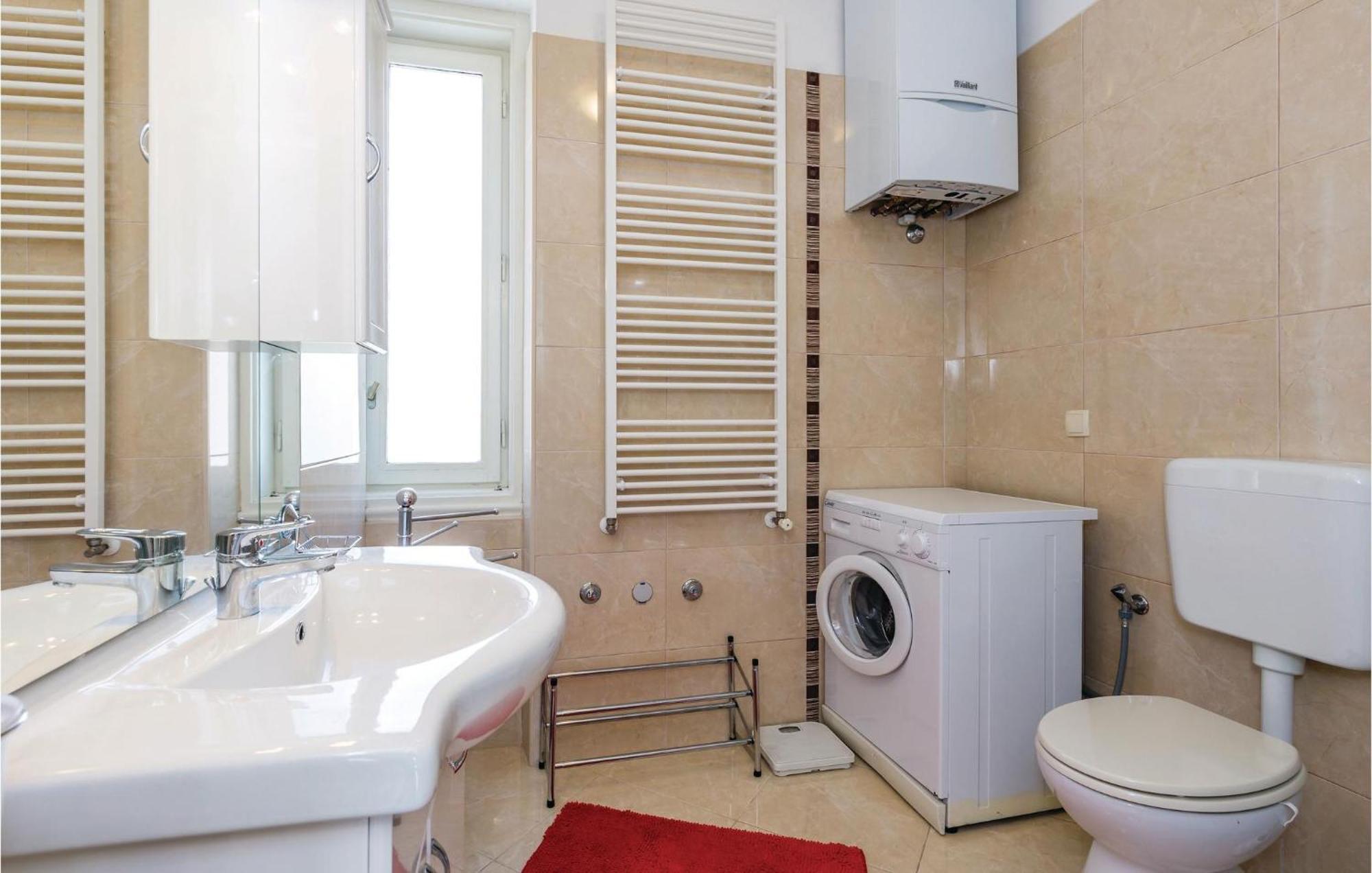 Gorgeous Apartment In Rijeka With Kitchen Kültér fotó